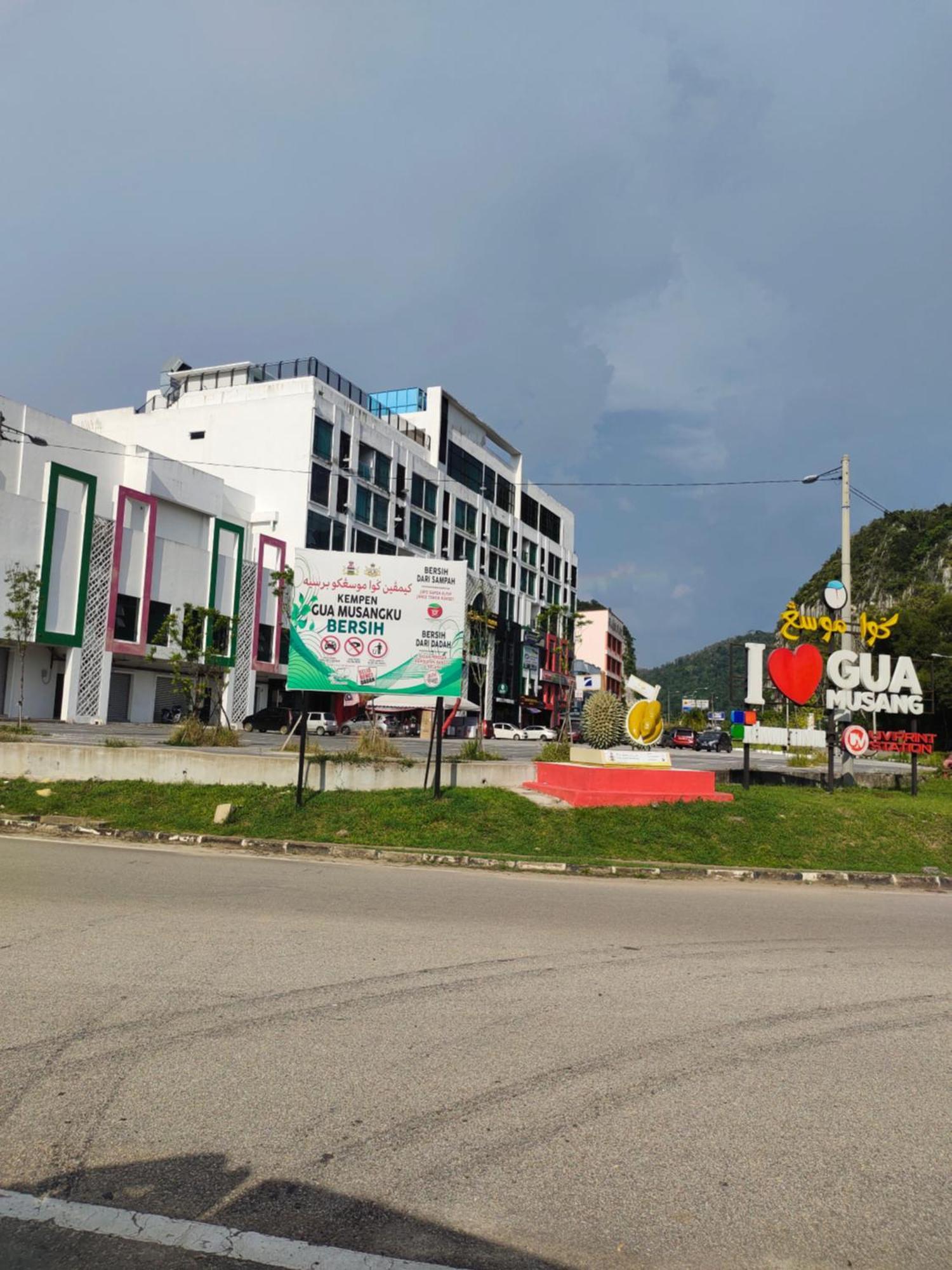 Alish Studio Apartment With Pool, Netflix, Wifi Gua Musang Exterior photo